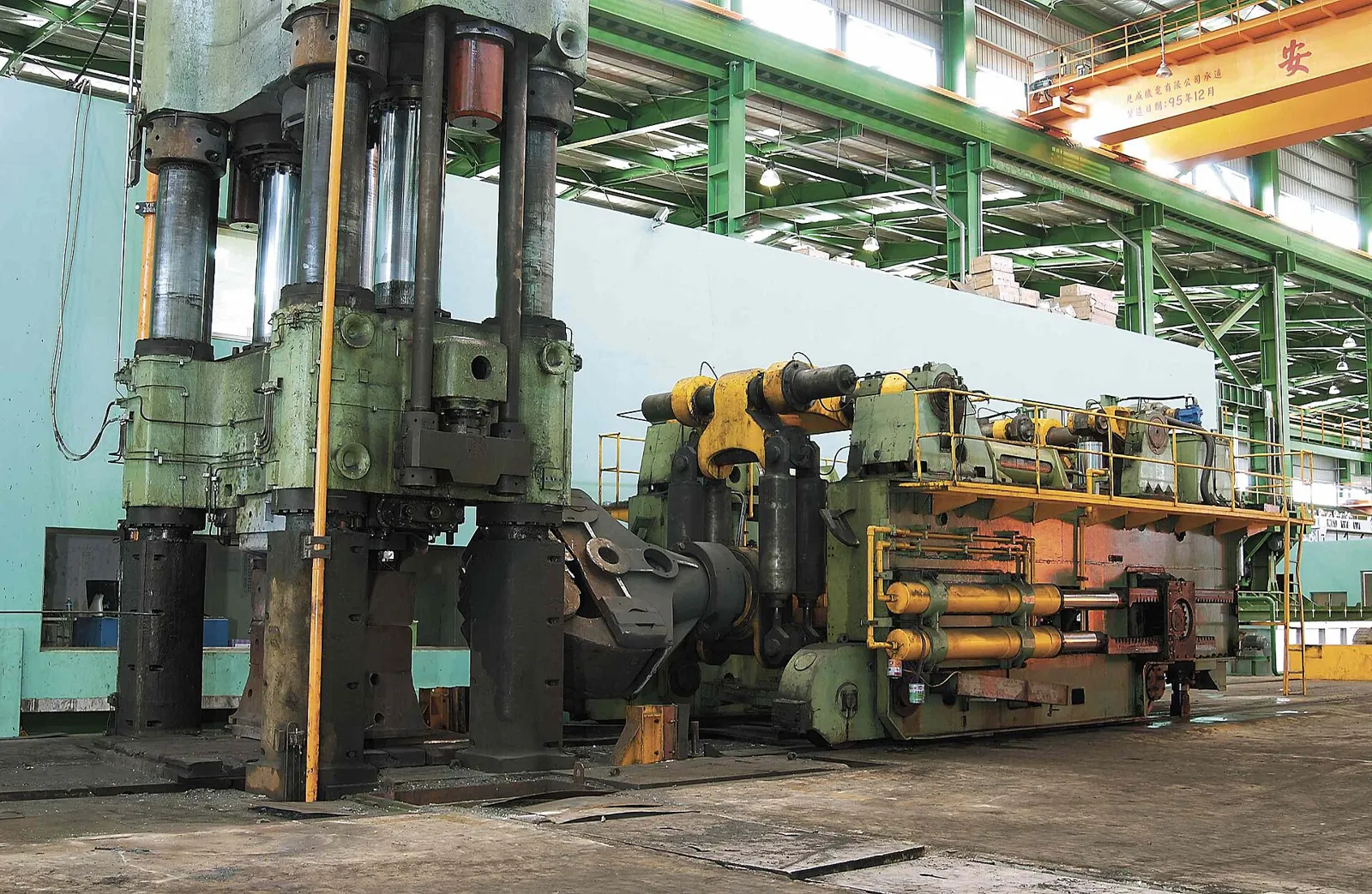 Freiform-Schmiedepresse mit Manipulator